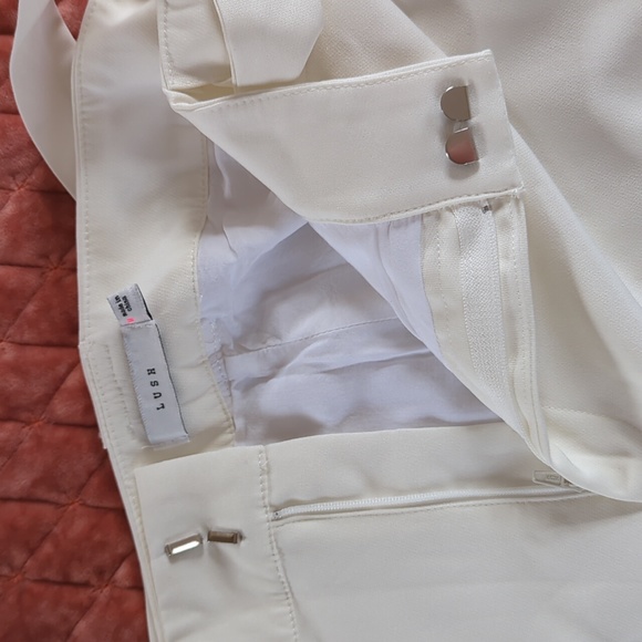 White Ruffle Shorts - Picture 3 of 3